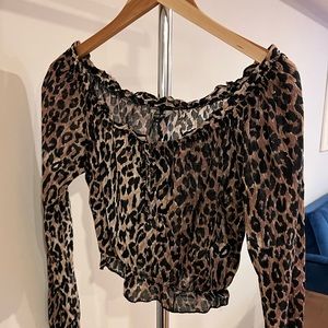 Guess Jeans off the shoulder cropped animal print top